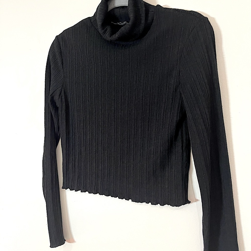 NWOT Bershka crop turtle neck sweater